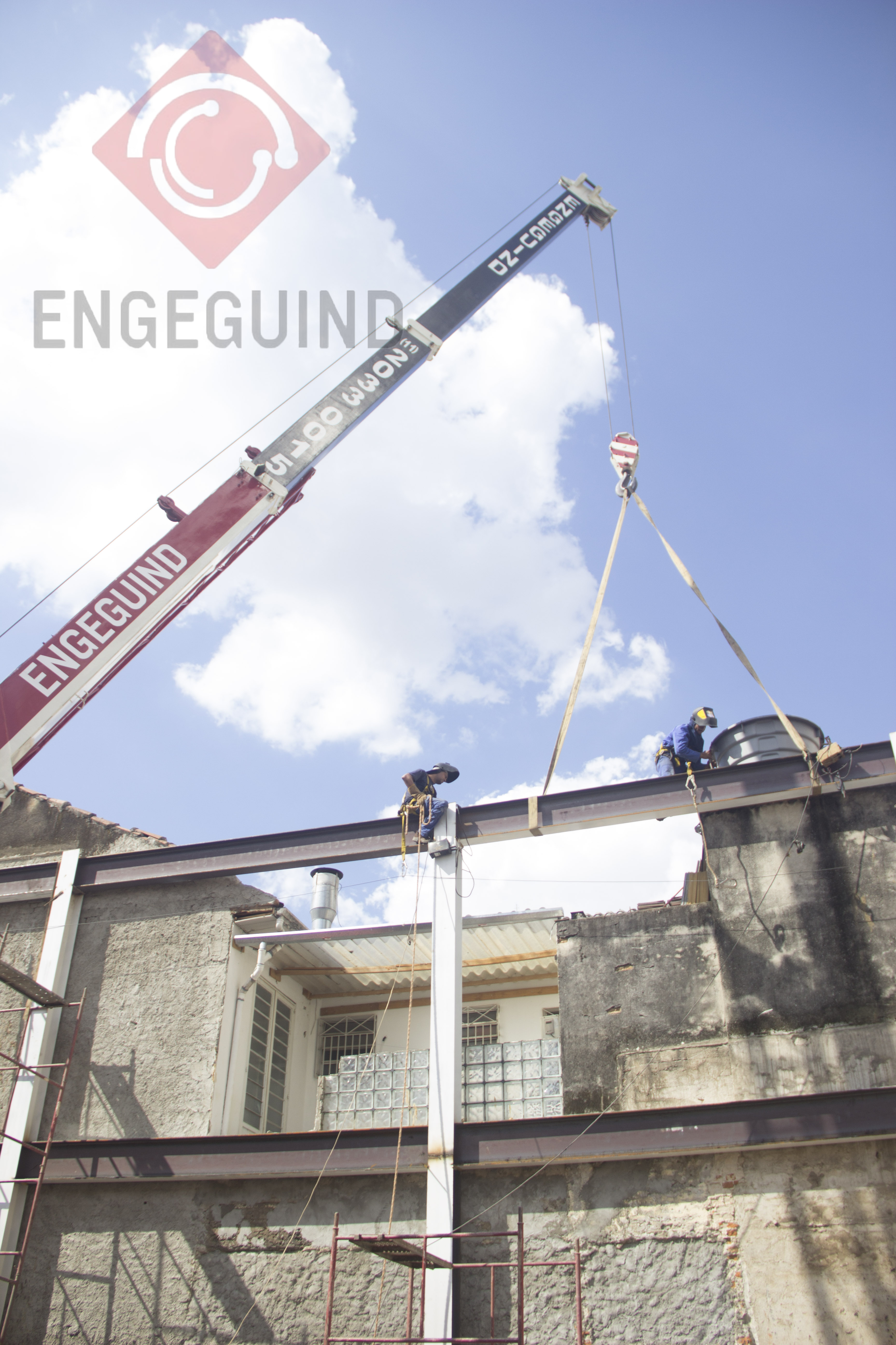 Guindaste ENG 20-22 Capacidade de 20 toneladas, Lança telescópica de 22 metros com jib de 8 metros e alcance vertical de 30 metros Imagem