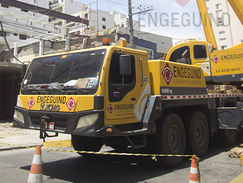 Aluguel de Guindaste de 220 Toneladas
